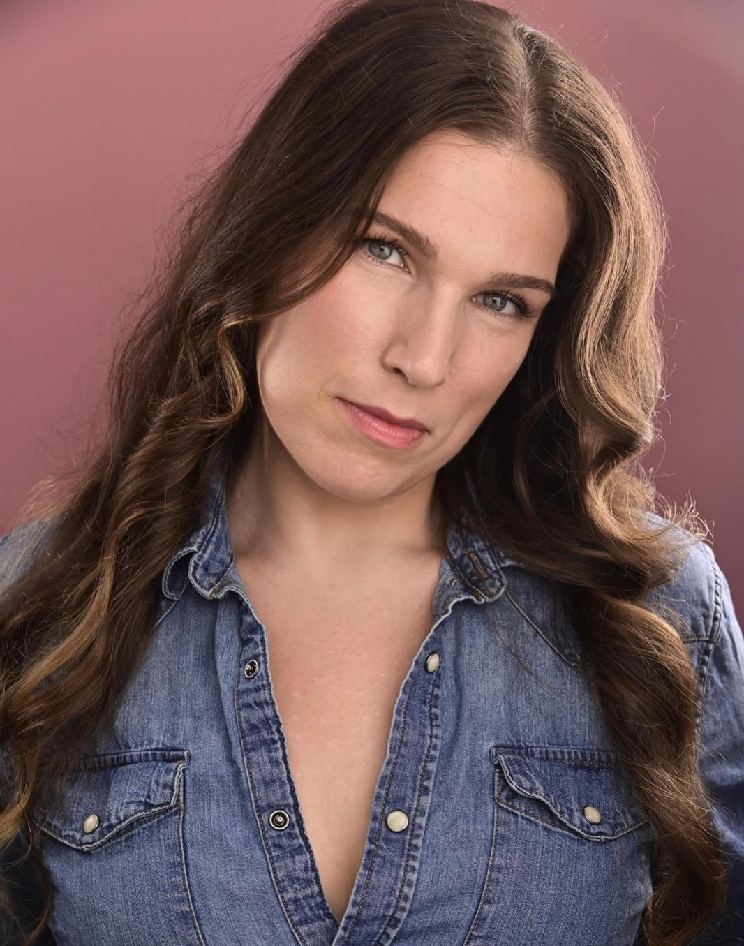 Tara Struss studio headshot
